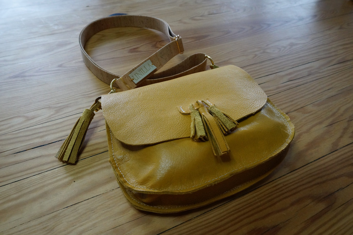 Kleine Saddle Bag, Umhängetasche aus Leder mit Fransen