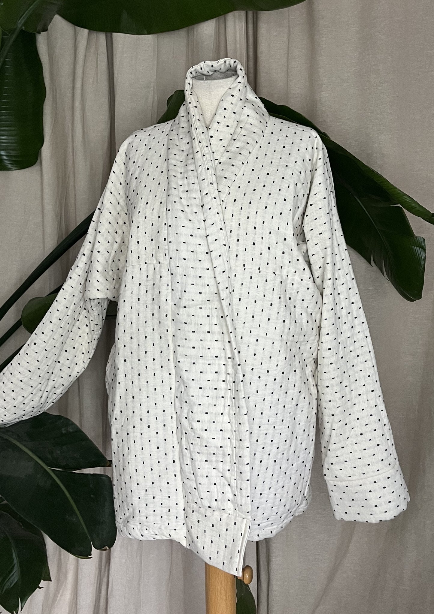 kurzer Kimono, creme gepunktet, 100% Baumwolle, Unikat