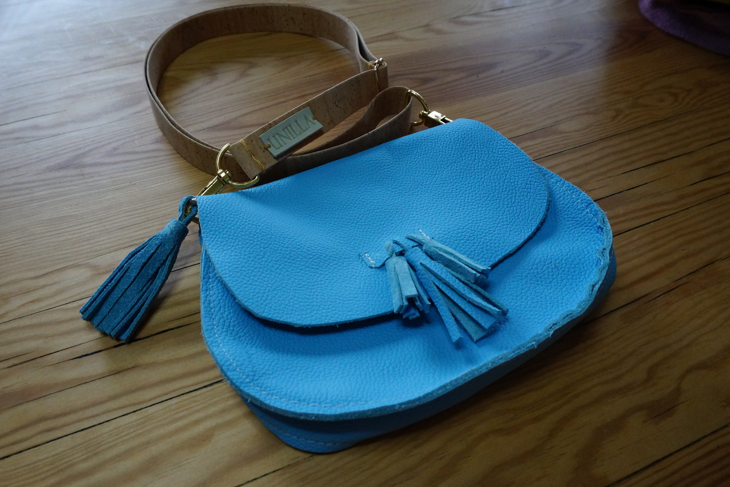 Kleine Saddle Bag, Umhängetasche aus Leder mit Fransen