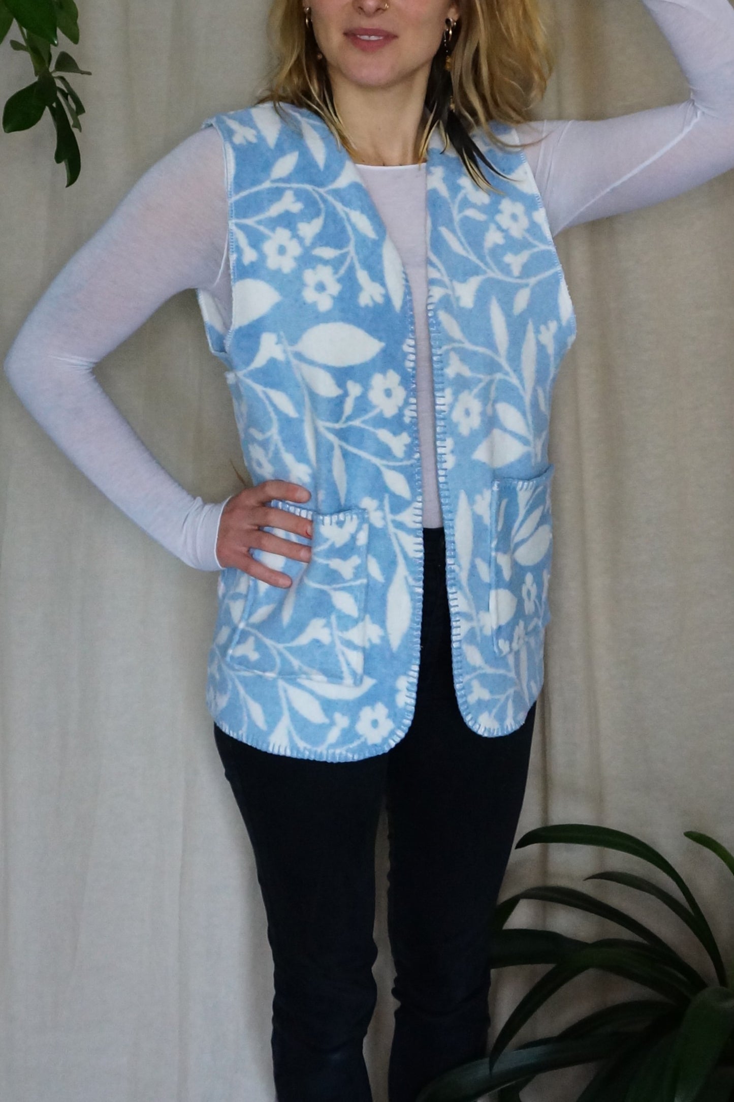 Breite Weste, blau weiß Blumenmuster, S-L, Unikat