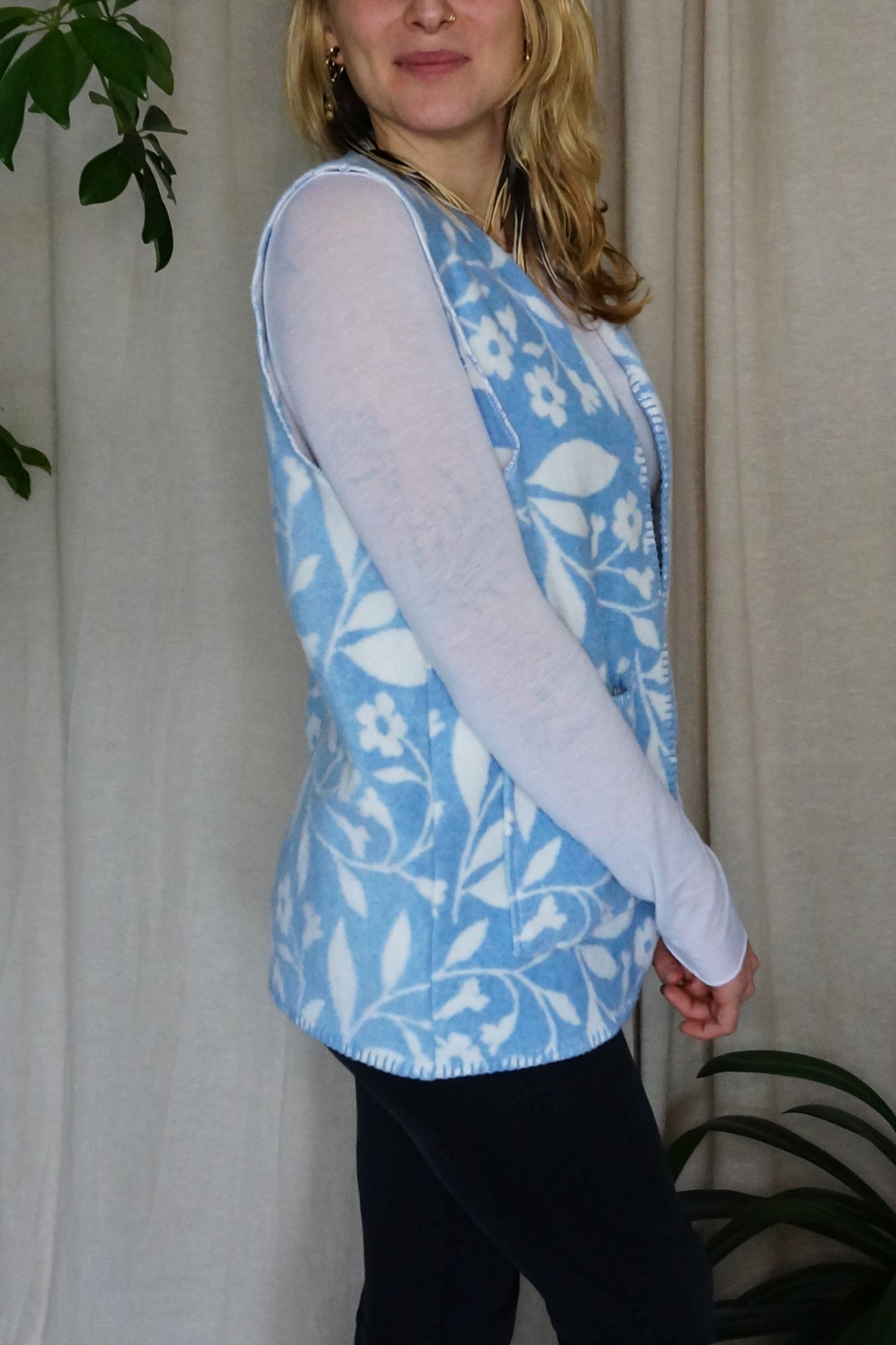 Breite Weste, blau weiß Blumenmuster, S-L, Unikat