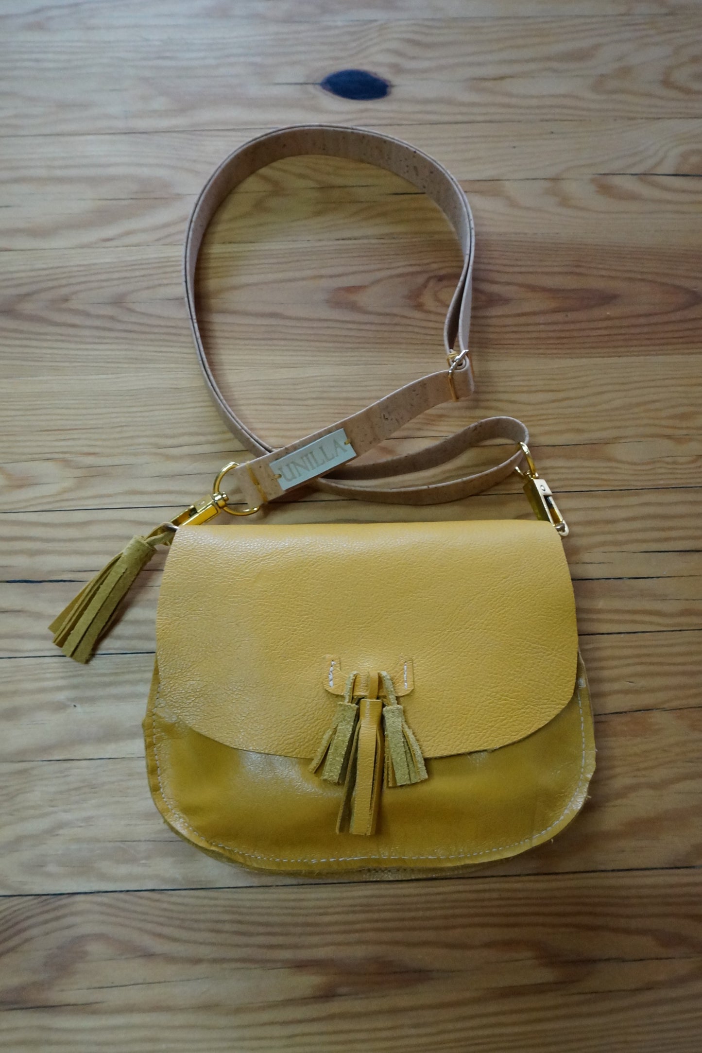 Kleine Saddle Bag, Umhängetasche aus Leder mit Fransen