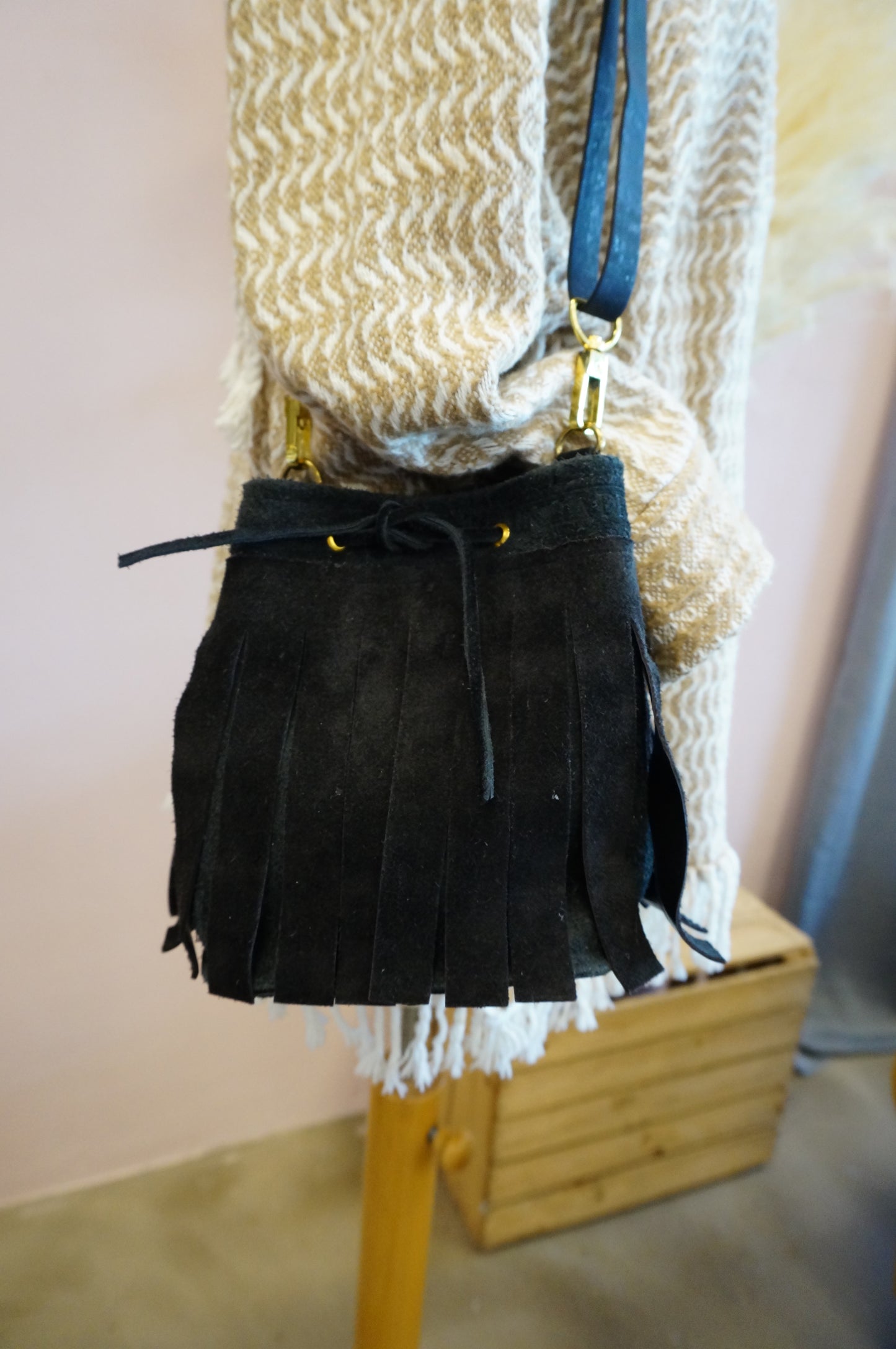 Bucket Bag Beuteltasche Umhängetasche mit Fransen aus Leder