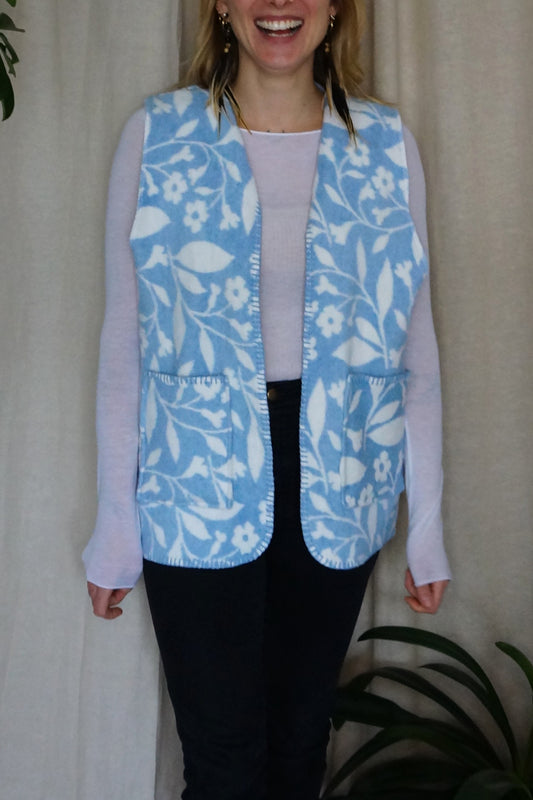 Breite Weste, blau weiß Blumenmuster, S-L, Unikat