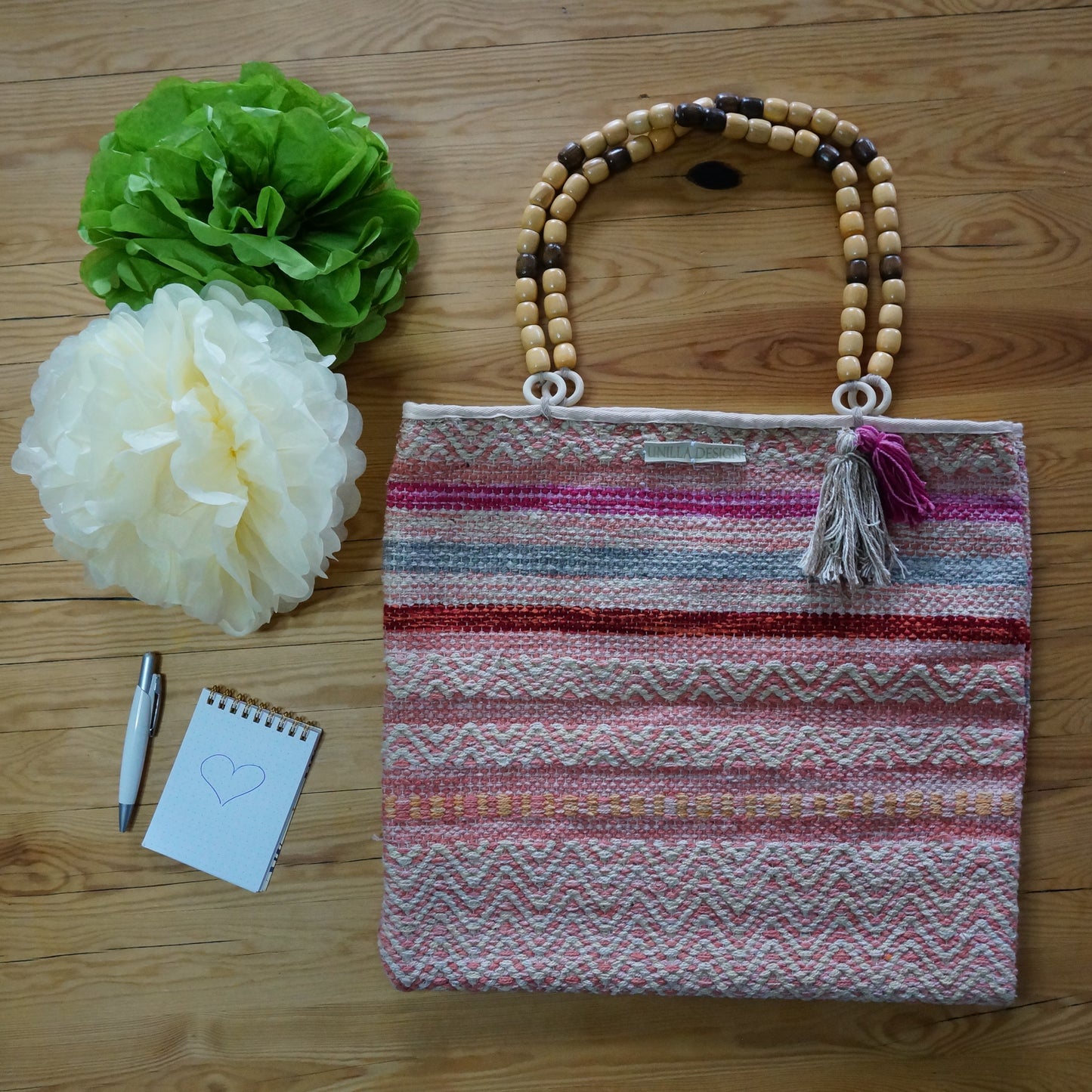 Shopper, Schultertasche aus Webstoff mit Holzperlen