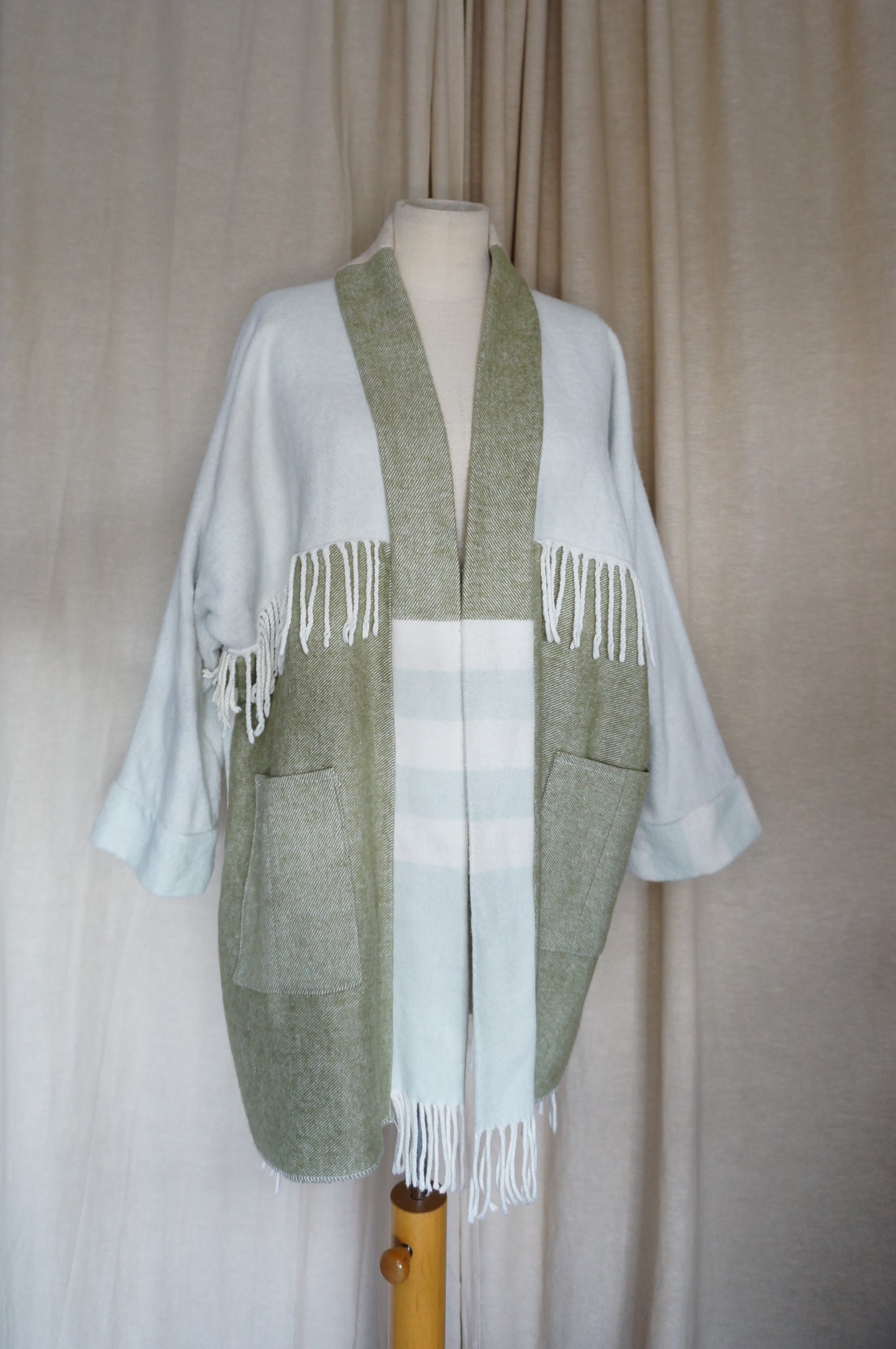 Retro Kimono – Blau & Grün Fransen | Unikat