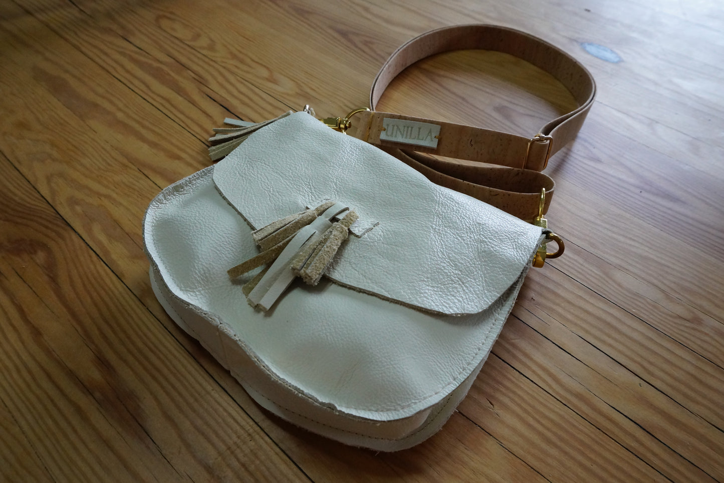 Kleine Saddle Bag, Umhängetasche aus Leder mit Fransen