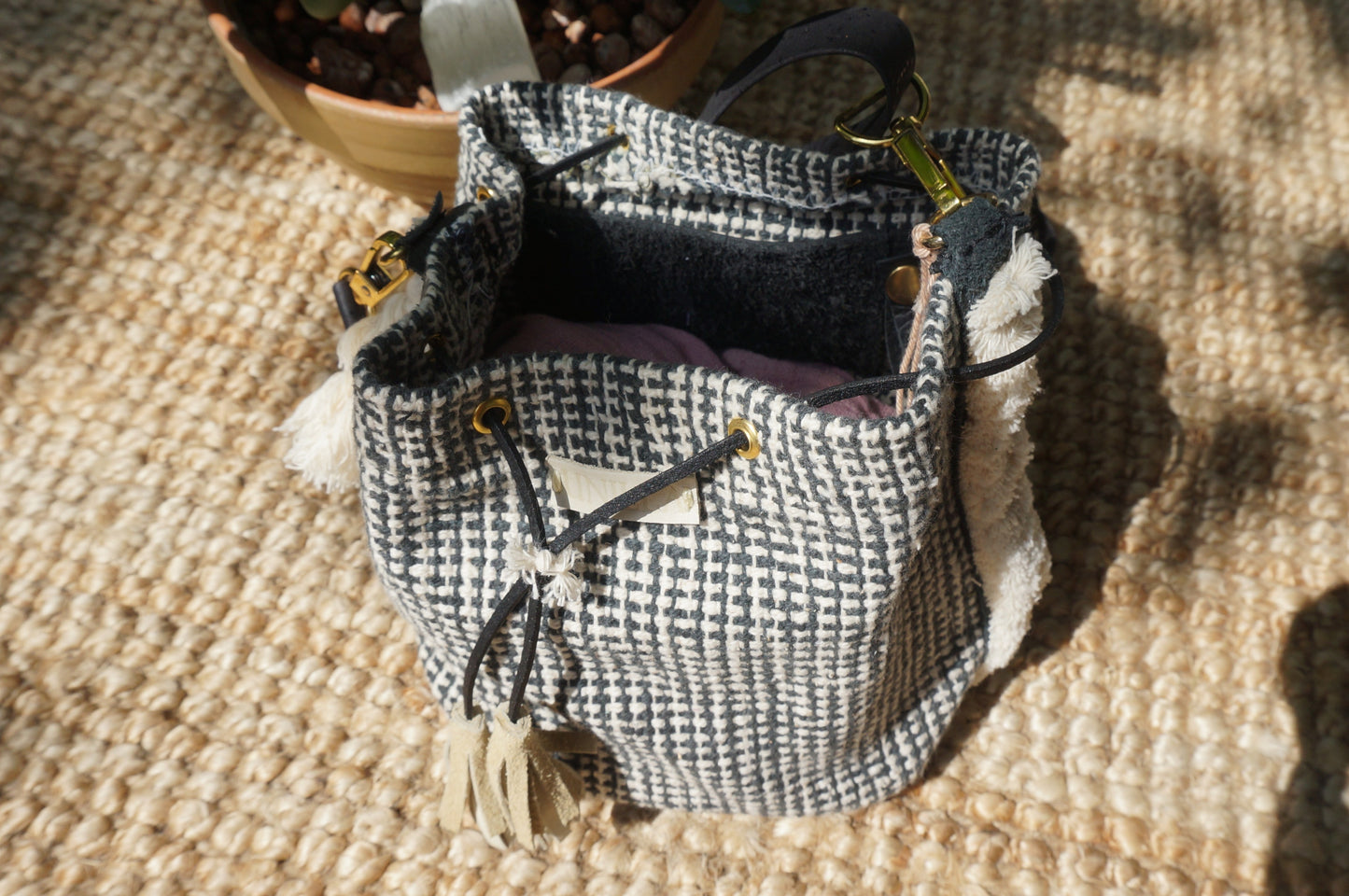 Bucket Bag aus Webstoff mit Fransen | Limited Edition