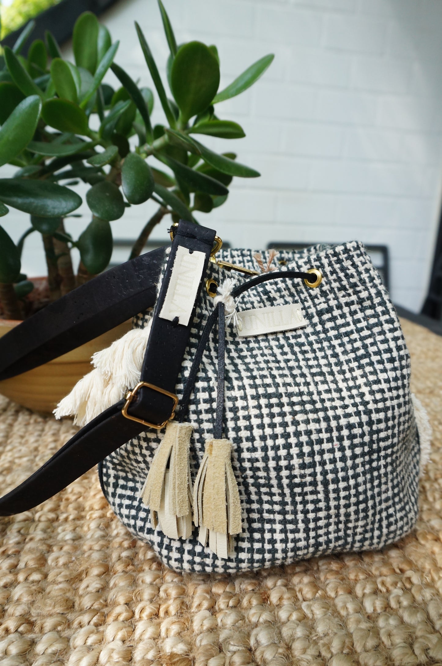 Bucket Bag aus Webstoff mit Fransen | Limited Edition