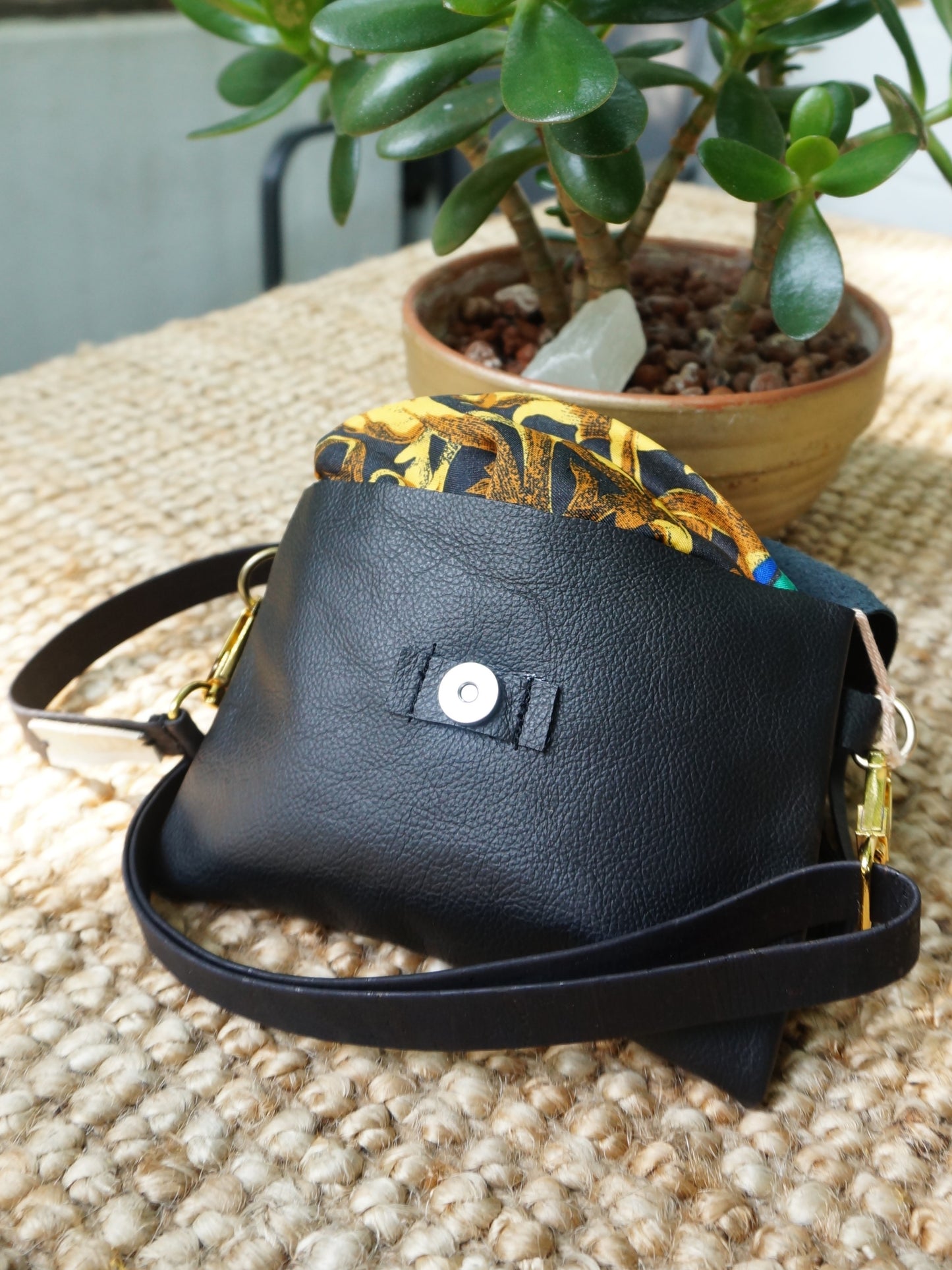 Bauchtasche aus Upcycling-Leder mit Fransen | Unikate