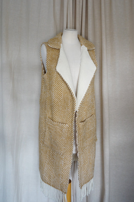 Lange Weste aus Wolle – Creme & Gold mit Ethnomuster | Unikat