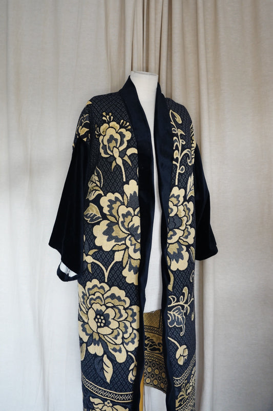 Langer Kimono – Schwarz & Gold florales Muster | Unikat