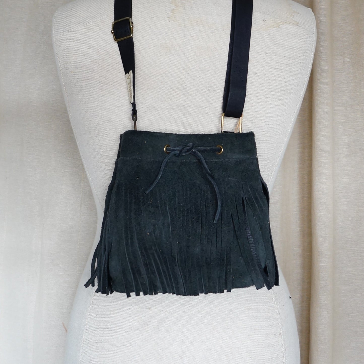 Bucket Bag aus Leder mit Fransen | Limited Edition