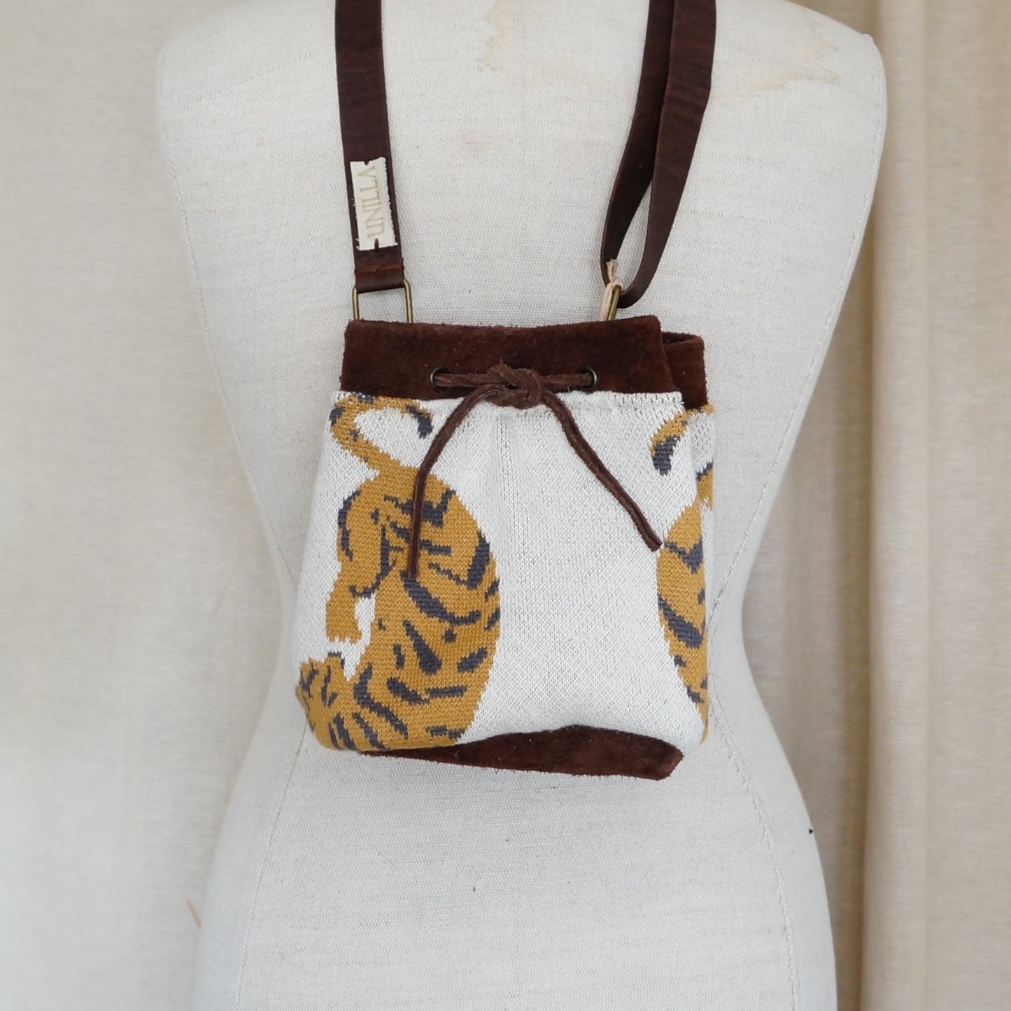 Bucket Bag aus Leder mit Stoff | Unikate