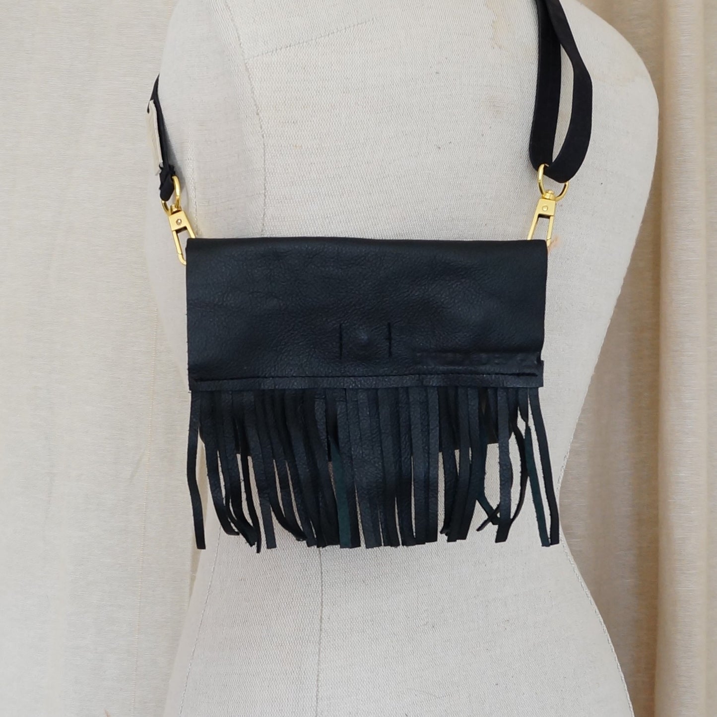 Bauchtasche aus Upcycling-Leder mit Fransen | Unikate