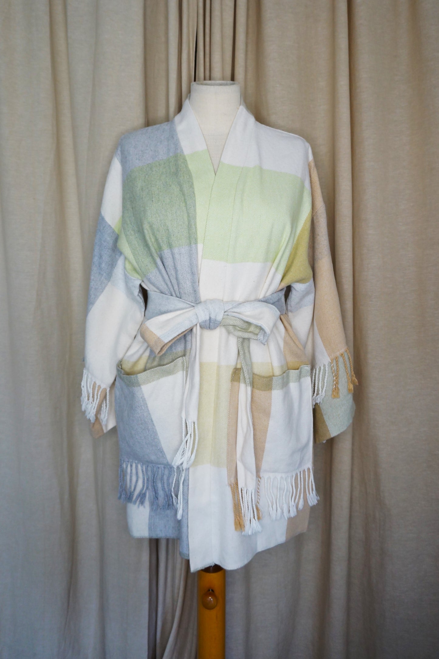Kurzer Kimono – Kariertes Pastell | Unikat