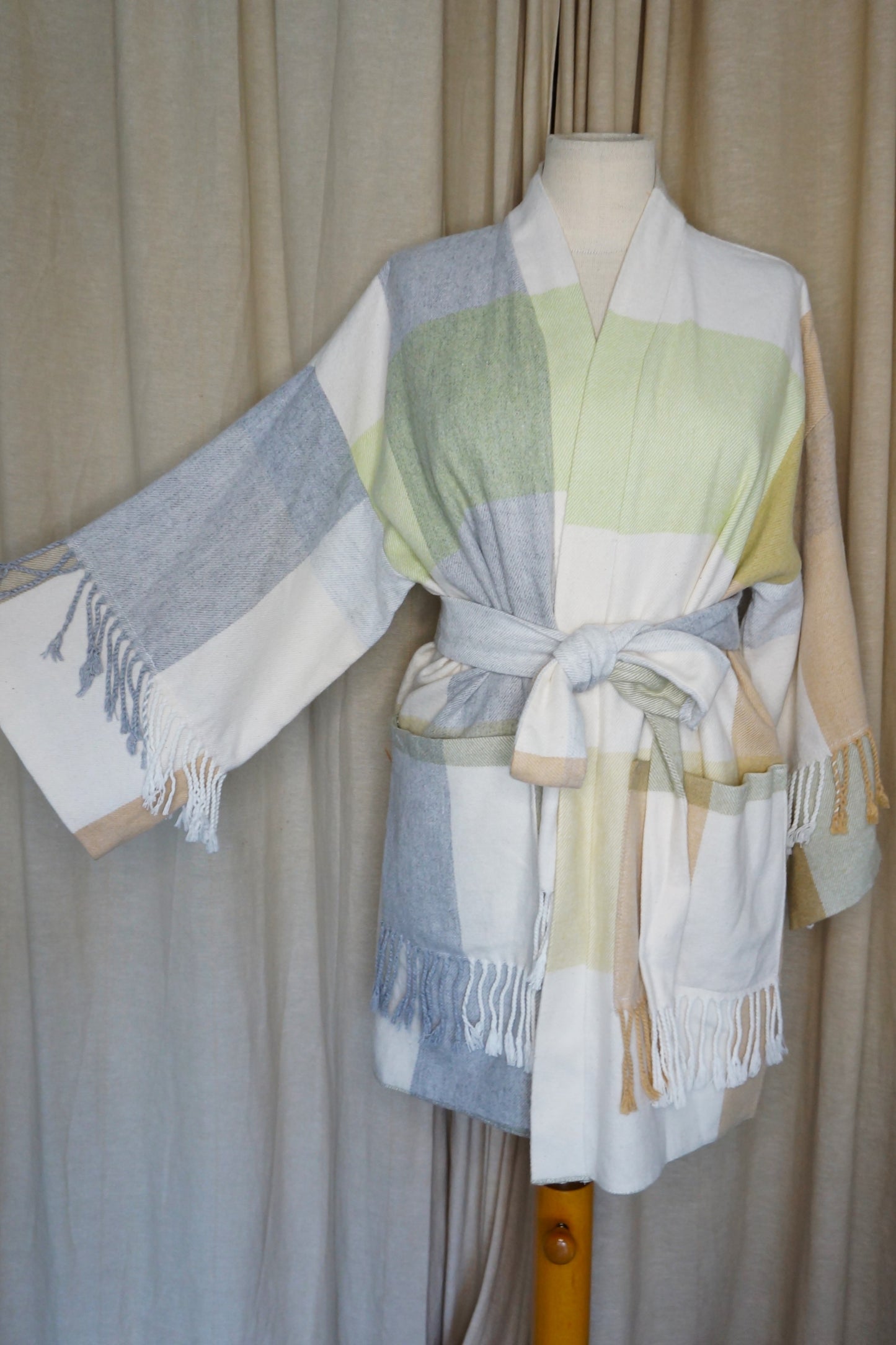 Kurzer Kimono – Kariertes Pastell | Unikat