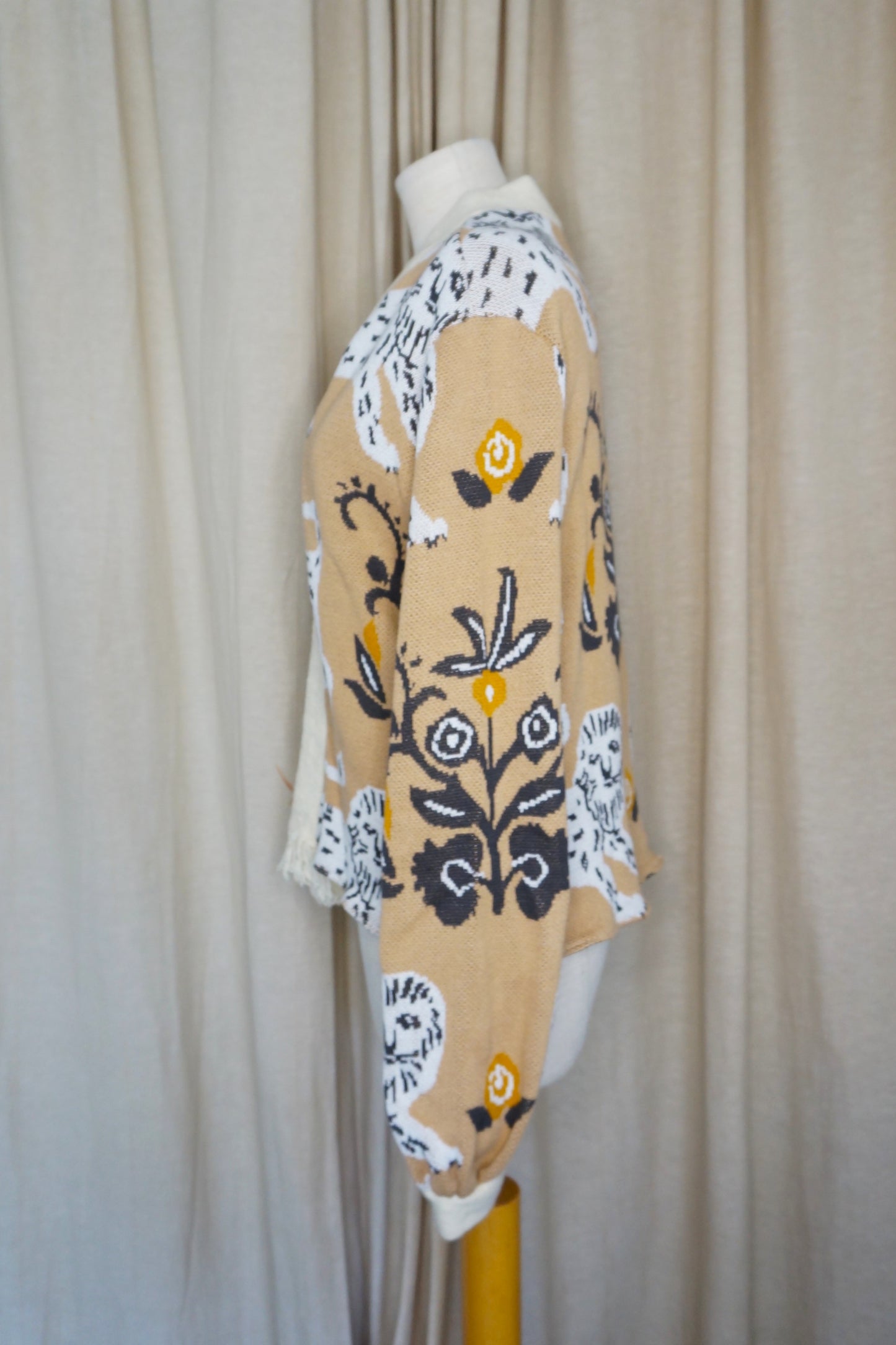 Kurzer Kimono aus Baumwolle – Beige mit Löwenmotiv | Unikat