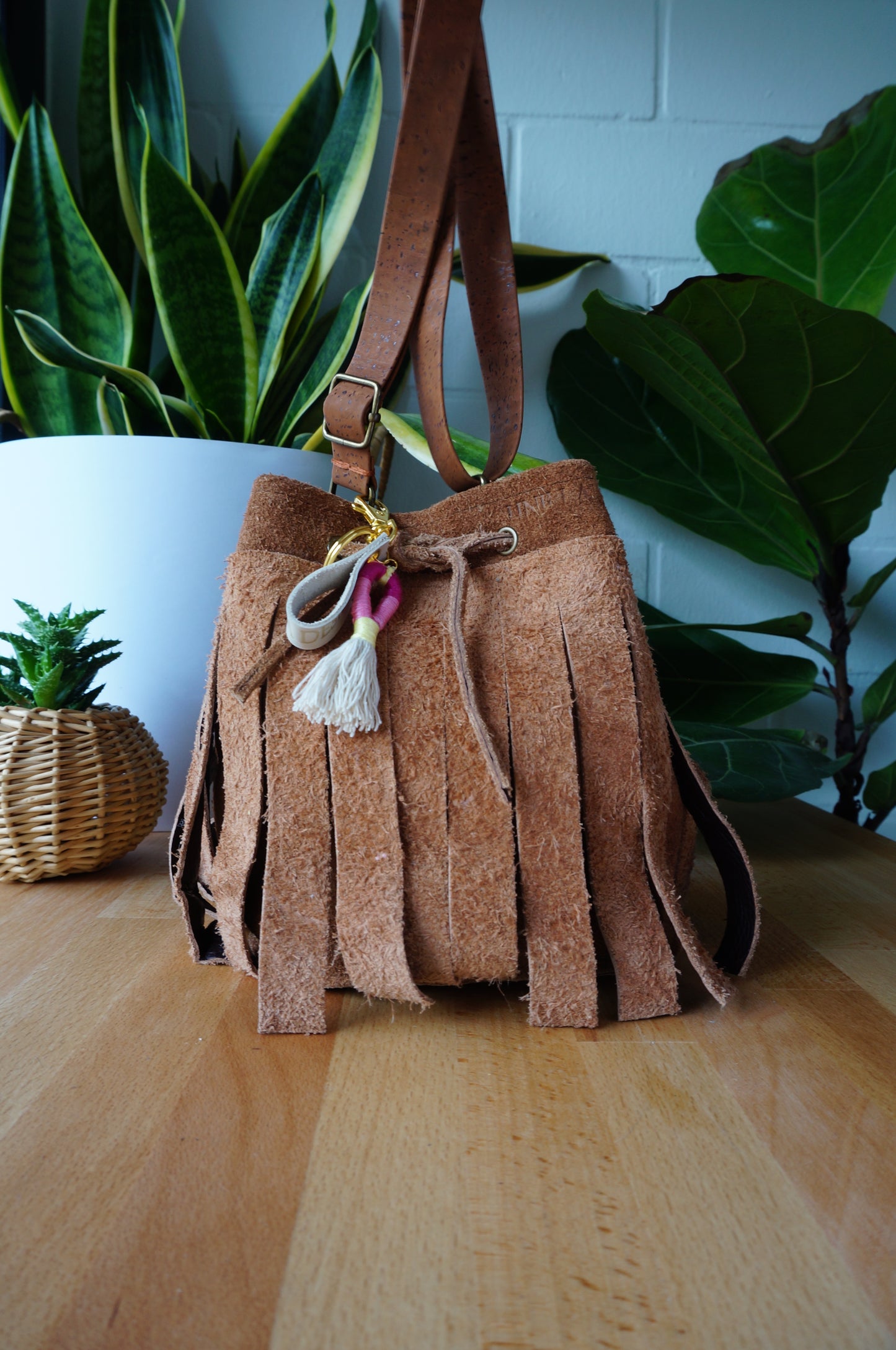 Bucket Bag Beuteltasche Umhängetasche mit Fransen aus Leder